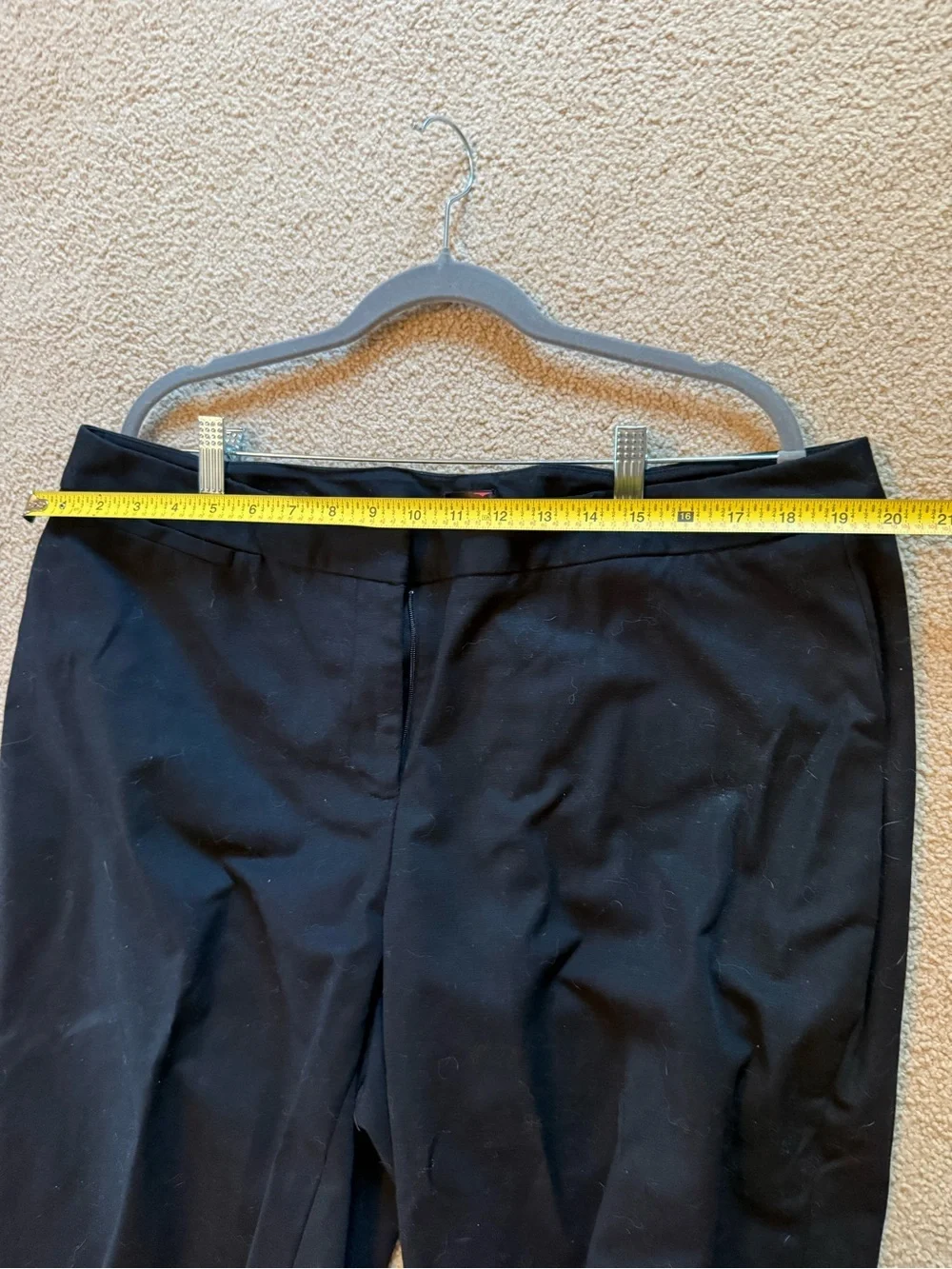 Rafaella | Black Curvy Capri Pants | Size 16W